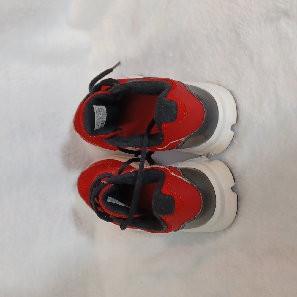 Under Armour Red Tennis Shoe Size 1Y Youth - Picture 5 of 7